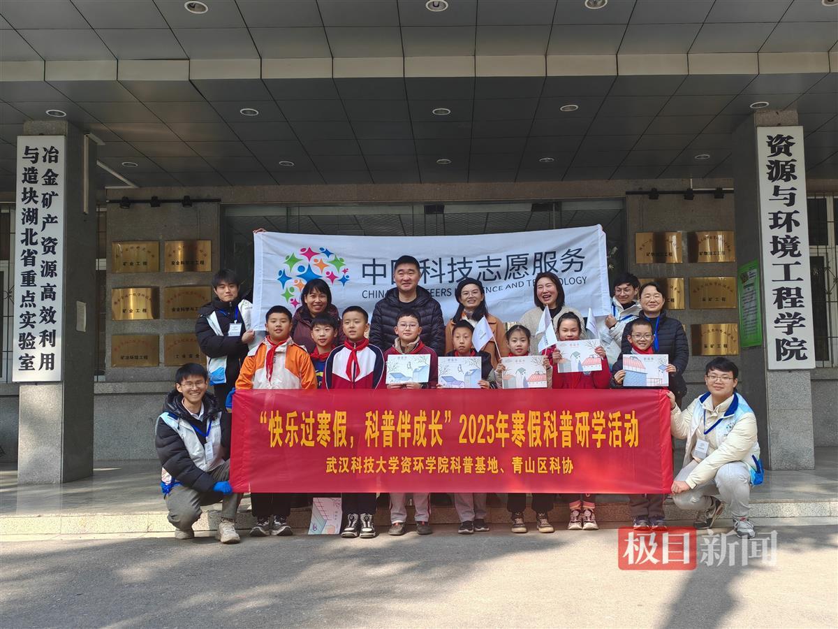 上午科普活动合影 王钰然摄.jpeg