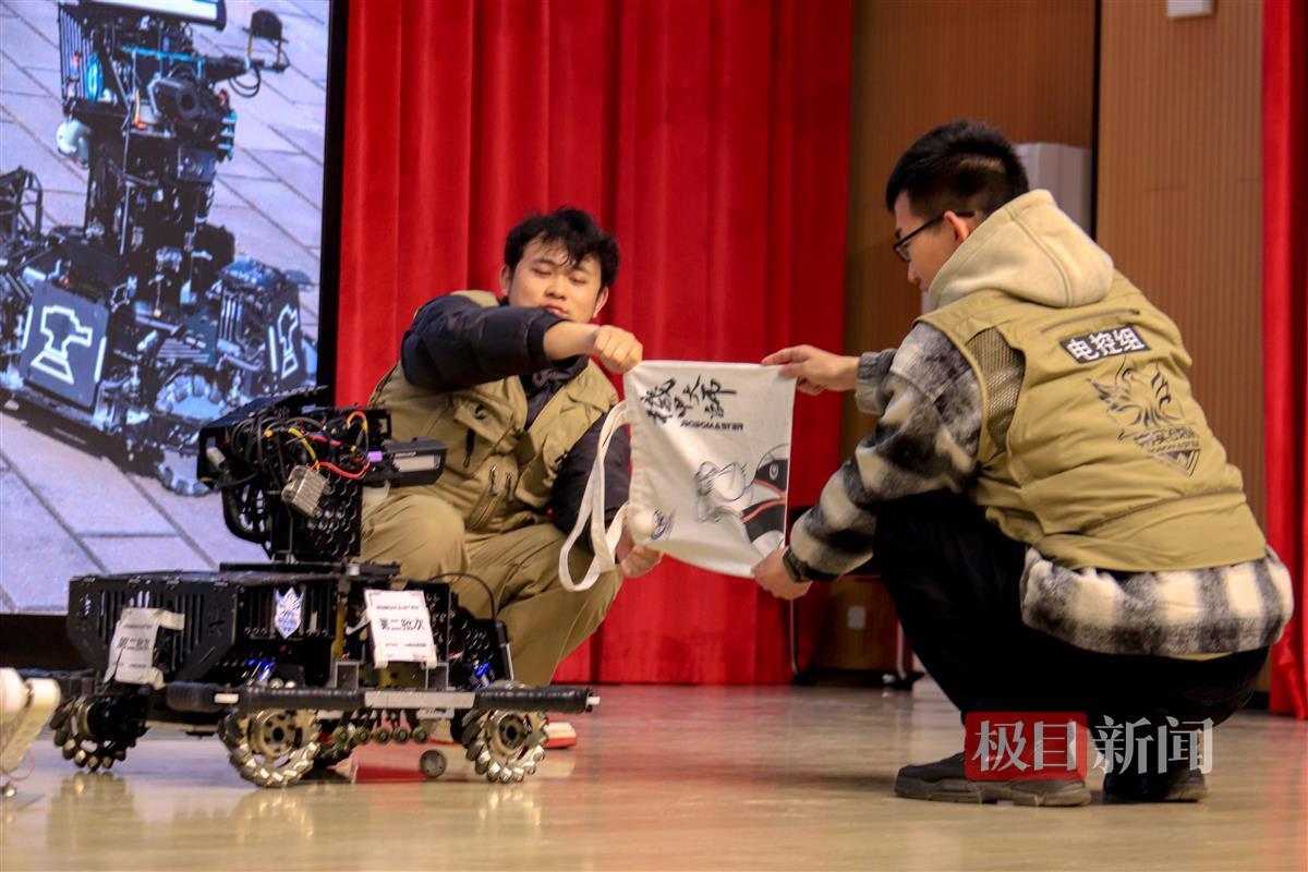 现演示弹丸发射 李周阳摄.JPG