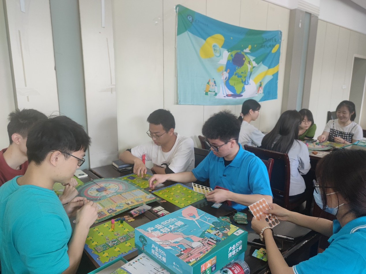 Beat365中文官方网站资源与环境工程学院举办桌游科普活动：以桌游形式传达双碳理念